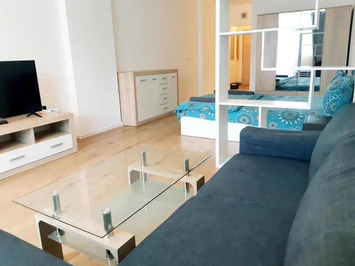 Huge Apartment With A Parking Space In The Same Building โซเฟีย ภายนอก รูปภาพ